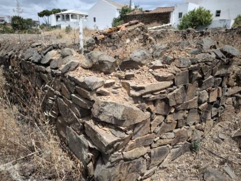 MORADIAS COM TERRENO DE 1.680 M2 - PARA RECONSTRUIR - NA ALDEIA DA SENTINELA EM CASTRO MARIM - ALGARVE