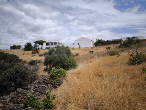 MORADIAS COM TERRENO DE 1.680 M2 - PARA RECONSTRUIR - NA ALDEIA DA SENTINELA EM CASTRO MARIM - ALGARVE