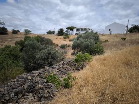 MORADIAS COM TERRENO DE 1.680 M2 - PARA RECONSTRUIR - NA ALDEIA DA SENTINELA EM CASTRO MARIM - ALGARVE