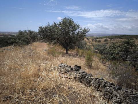 MORADIAS COM TERRENO DE 1.680 M2 - PARA RECONSTRUIR - NA ALDEIA DA SENTINELA EM CASTRO MARIM - ALGARVE