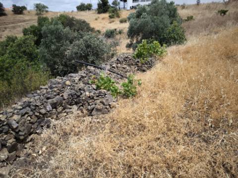 MORADIAS COM TERRENO DE 1.680 M2 - PARA RECONSTRUIR - NA ALDEIA DA SENTINELA EM CASTRO MARIM - ALGARVE