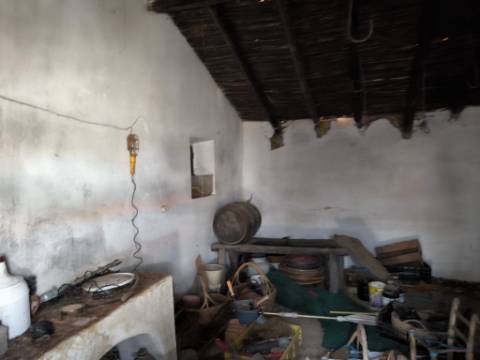 MORADIAS COM TERRENO DE 1.680 M2 - PARA RECONSTRUIR - NA ALDEIA DA SENTINELA EM CASTRO MARIM - ALGARVE