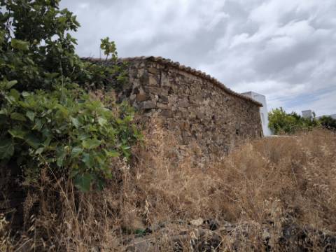 MORADIAS COM TERRENO DE 1.680 M2 - PARA RECONSTRUIR - NA ALDEIA DA SENTINELA EM CASTRO MARIM - ALGARVE