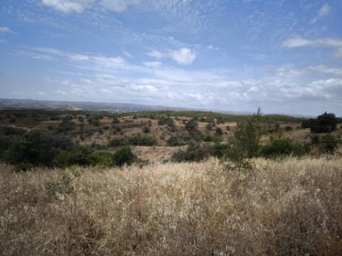 MORADIAS COM TERRENO DE 1.680 M2 - PARA RECONSTRUIR - NA ALDEIA DA SENTINELA EM CASTRO MARIM - ALGARVE