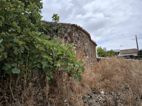 MORADIAS COM TERRENO DE 1.680 M2 - PARA RECONSTRUIR - NA ALDEIA DA SENTINELA EM CASTRO MARIM - ALGARVE