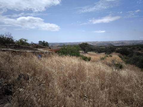 MORADIAS COM TERRENO DE 1.680 M2 - PARA RECONSTRUIR - NA ALDEIA DA SENTINELA EM CASTRO MARIM - ALGARVE