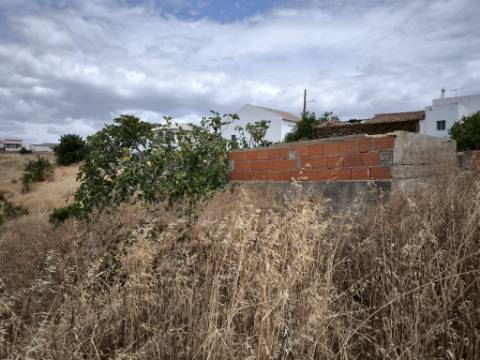MORADIAS COM TERRENO DE 1.680 M2 - PARA RECONSTRUIR - NA ALDEIA DA SENTINELA EM CASTRO MARIM - ALGARVE