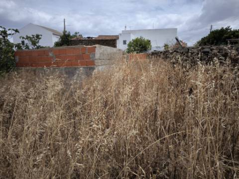MORADIAS COM TERRENO DE 1.680 M2 - PARA RECONSTRUIR - NA ALDEIA DA SENTINELA EM CASTRO MARIM - ALGARVE
