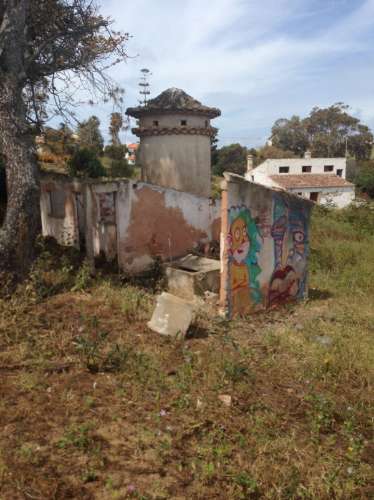 Terreno de 16085m2 com ruinas de 300m2 e 110m2 junto à Fabulosa Praia D. Ana, Lagos!!!