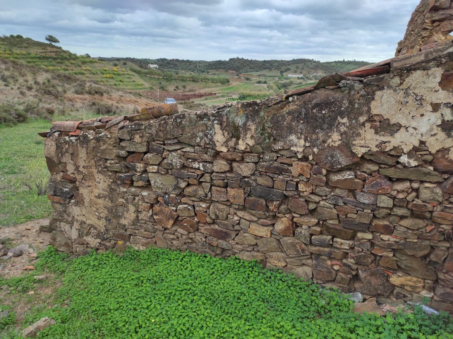 TERRENO COM 36.640 M2 - JUNTO AO LAGO - POSSIBILIDADE DE CONSTRUÇÃO ARMAZÉM - PISA BARRO - CASTRO MARIM - ALGARVE