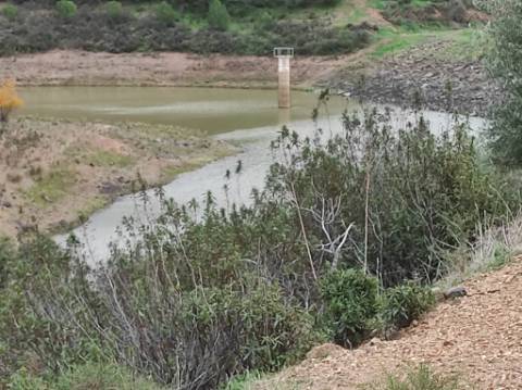 TERRENO COM 36.640 M2 - JUNTO AO LAGO - POSSIBILIDADE DE CONSTRUÇÃO ARMAZÉM - PISA BARRO - CASTRO MARIM - ALGARVE