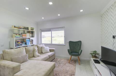 Moradia Remodelada a 7 minutos da Praia do Barril