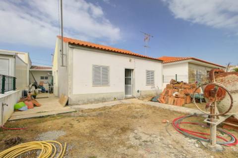 Moradia Remodelada a 7 minutos da Praia do Barril