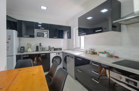 Moradia Remodelada a 7 minutos da Praia do Barril