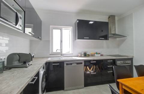 Moradia Remodelada a 7 minutos da Praia do Barril