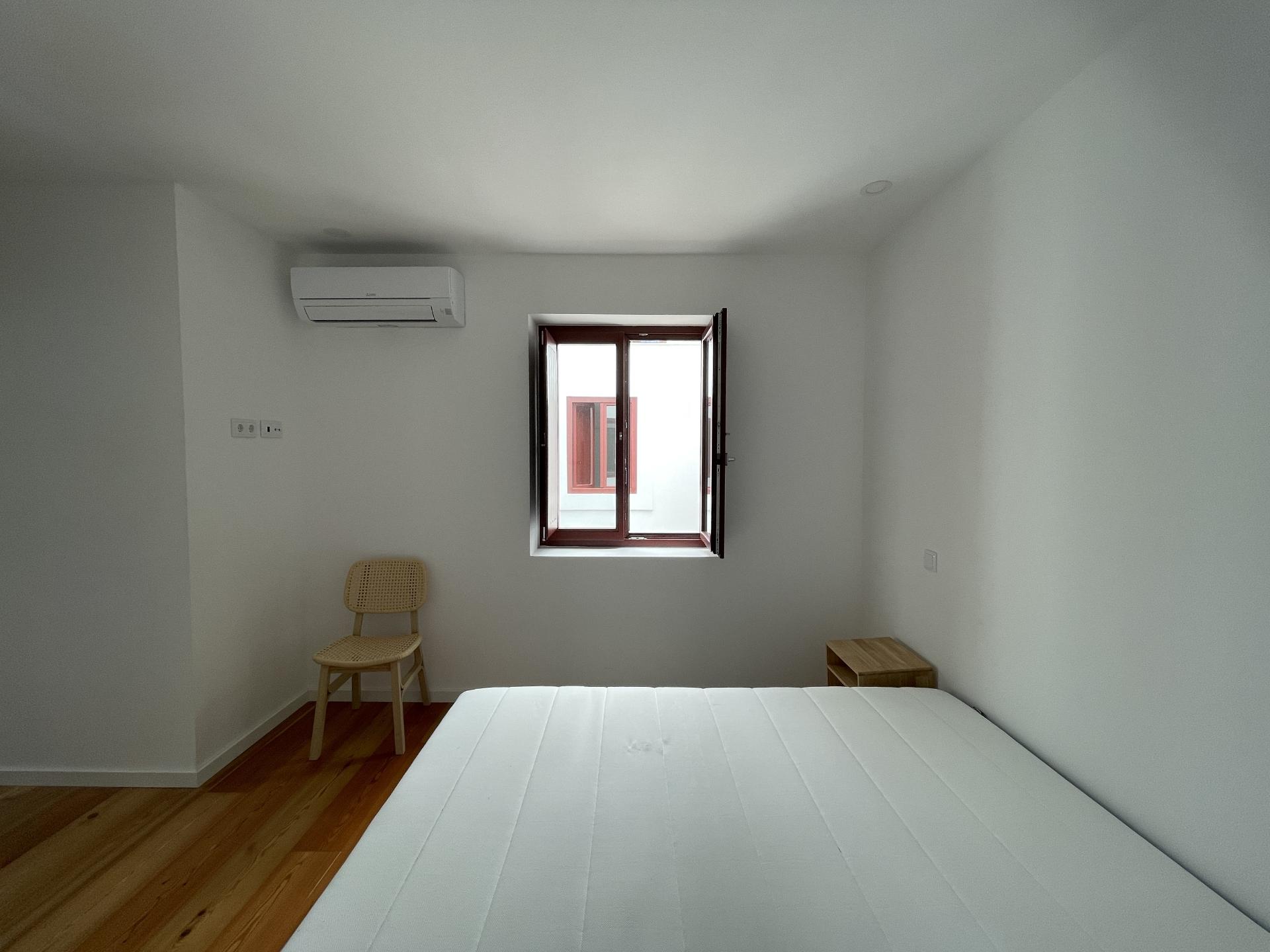 Apartamento T2 Novo, mobilado, anual, no Centro Pombalino de Vila Real de Santo António.