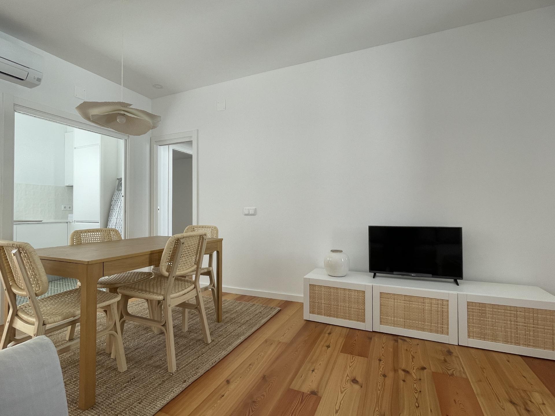 Apartamento T2 Novo, mobilado, anual, no Centro Pombalino de Vila Real de Santo António.