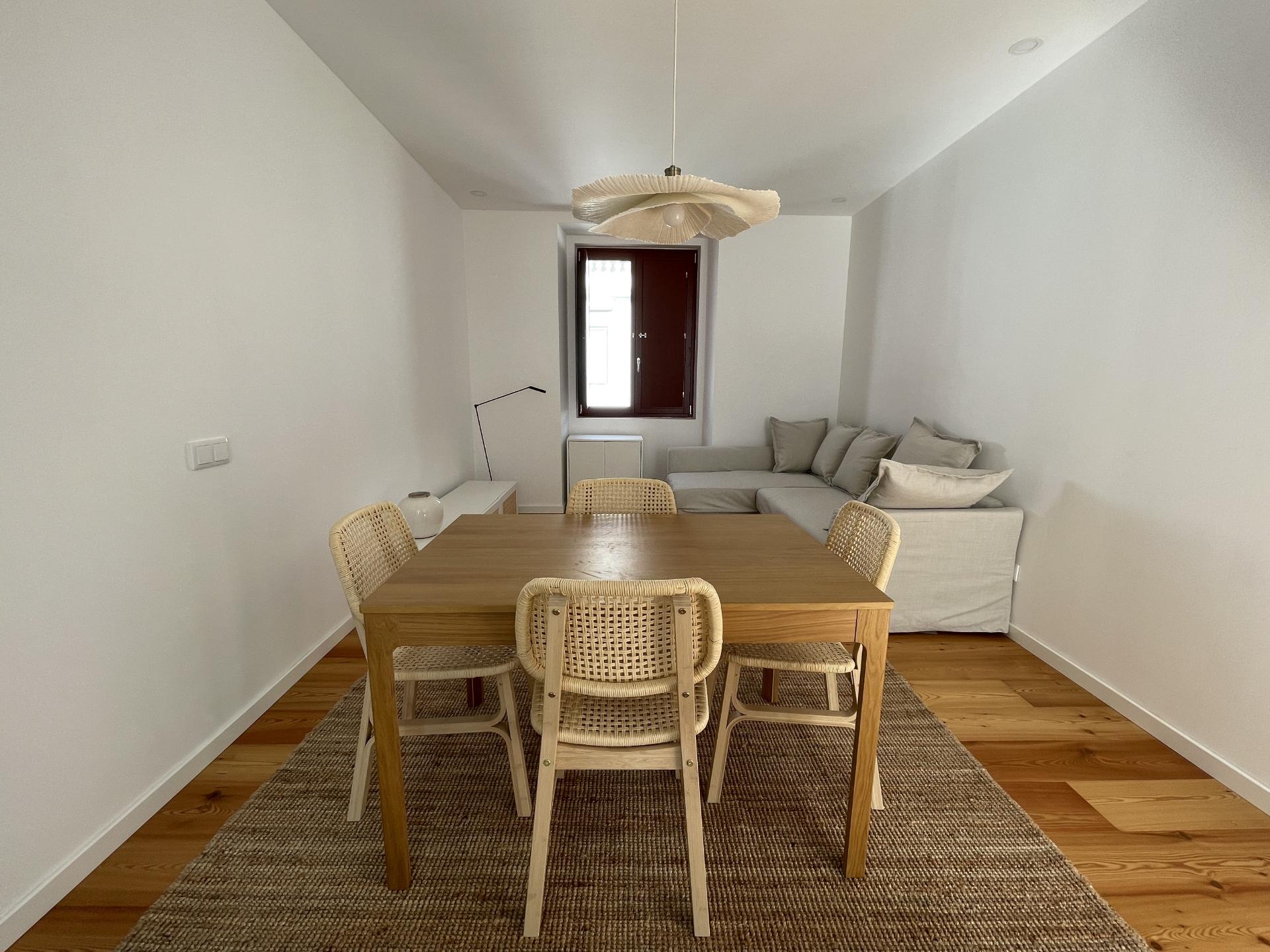 Apartamento T2 Novo, mobilado, anual, no Centro Pombalino de Vila Real de Santo António.