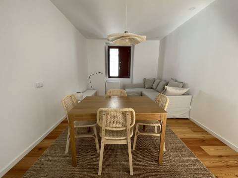 Apartamento T2 Novo, mobilado, anual, no Centro Pombalino de Vila Real de Santo António.