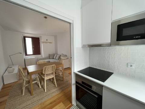 Apartamento T2 Novo, mobilado, anual, no Centro Pombalino de Vila Real de Santo António.