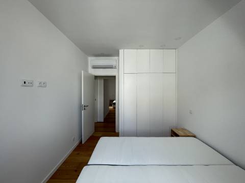 Apartamento T2 Novo, mobilado, anual, no Centro Pombalino de Vila Real de Santo António.