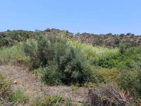 TERRENO COM 1.360 M2 - JUNTO A ALMADA D OURO EM CASTRO MARIM - ALGARVE
