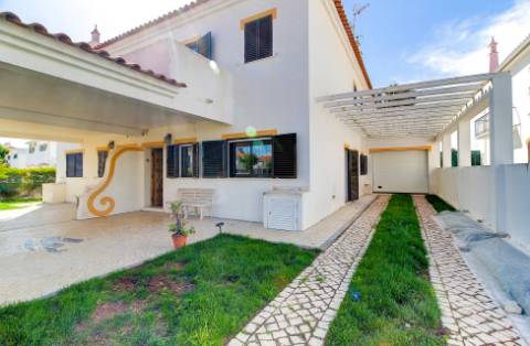 Fantástica moradia T3 com garagem, Piscina e Jardim.