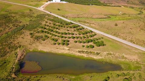 TERRENO COM 53.520 M2 - VISTA MAR - COM LAGO - POSSIBILIDADE DE CONSTRUIR - CAMPEIROS - CASTRO MARIM - ALGARVE