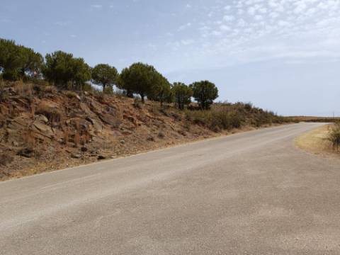 TERRENO COM 53.520 M2 - VISTA MAR - COM LAGO - POSSIBILIDADE DE CONSTRUIR - CAMPEIROS - CASTRO MARIM - ALGARVE