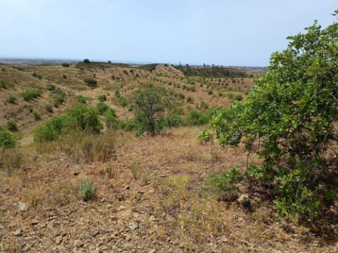 TERRENO COM 53.520 M2 - VISTA MAR - COM LAGO - POSSIBILIDADE DE CONSTRUIR - CAMPEIROS - CASTRO MARIM - ALGARVE