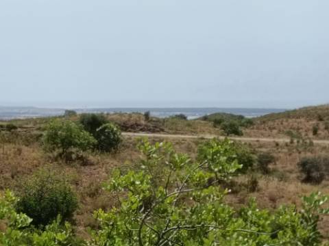 TERRENO COM 53.520 M2 - VISTA MAR - COM LAGO - POSSIBILIDADE DE CONSTRUIR - CAMPEIROS - CASTRO MARIM - ALGARVE
