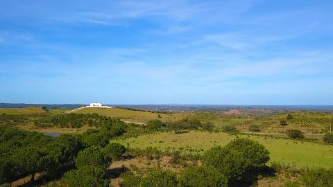 TERRENO COM 53.520 M2 - VISTA MAR - COM LAGO - POSSIBILIDADE DE CONSTRUIR - CAMPEIROS - CASTRO MARIM - ALGARVE