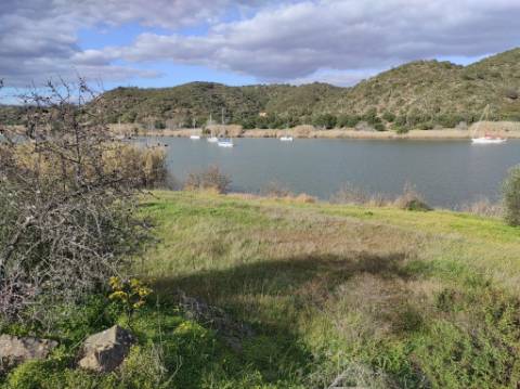 TERRENO RUSTICO COM 10.560 M2 - JUNTO AO RIO GUADIANA - LARANJEIRAS - ALCOUTIM