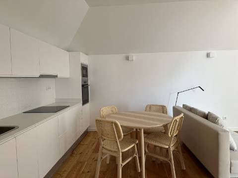 Apartamento T1 Novo, mobilado, anual, no Centro Pombalino de Vila Real de Santo António.
