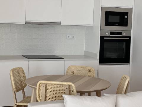 Apartamento T1 Novo, mobilado, anual, no Centro Pombalino de Vila Real de Santo António.