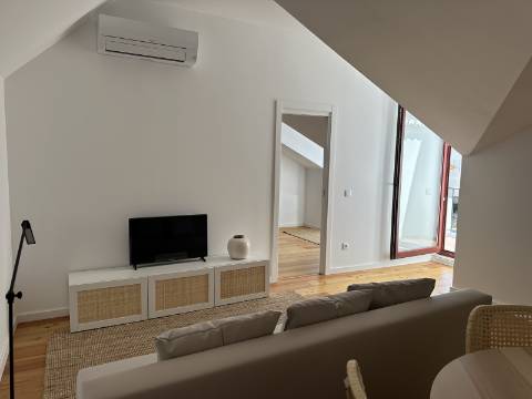 Apartamento T1 Novo, mobilado, anual, no Centro Pombalino de Vila Real de Santo António.