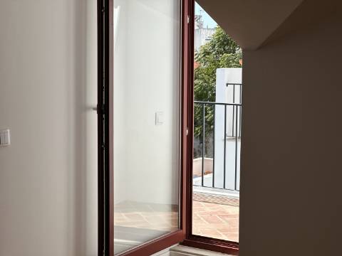 Apartamento T1 Novo, mobilado, anual, no Centro Pombalino de Vila Real de Santo António.