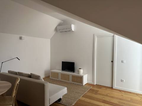 Apartamento T1 Novo, mobilado, anual, no Centro Pombalino de Vila Real de Santo António.