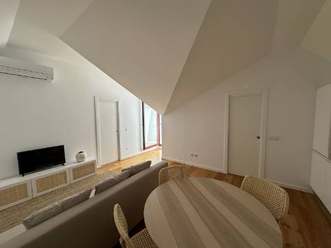 Apartamento T1 Novo, mobilado, anual, no Centro Pombalino de Vila Real de Santo António.