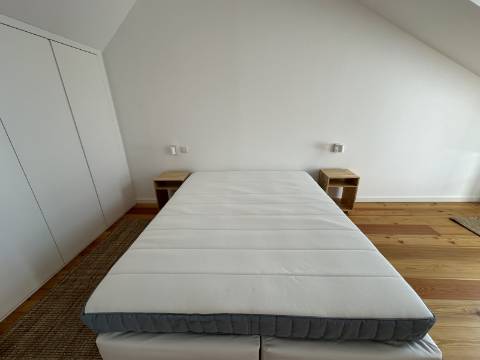 Apartamento T1 Novo, mobilado, anual, no Centro Pombalino de Vila Real de Santo António.