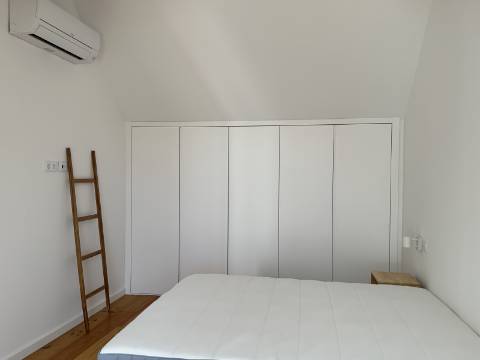 Apartamento T1 Novo, mobilado, anual, no Centro Pombalino de Vila Real de Santo António.