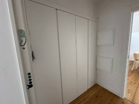 Apartamento T1 Novo, mobilado, anual, no Centro Pombalino de Vila Real de Santo António.