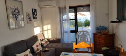 Apartamento T2 em Altura para arrendamento de Outubro a Maio