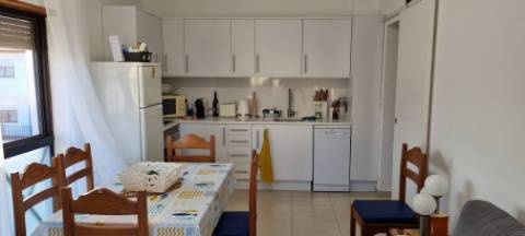 Apartamento T2 em Altura para arrendamento de Outubro a Maio