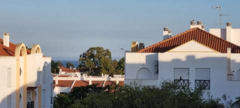 Apartamento T2 em Altura para arrendamento de Outubro a Maio