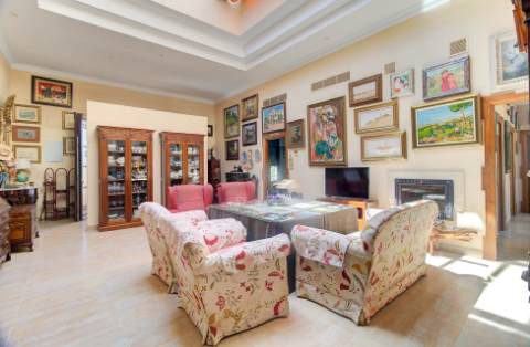 Moradia Térrea de 4 Quartos com 2ha em Local Privilegiado