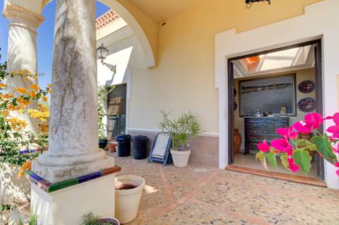 Moradia Térrea de 4 Quartos com 2ha em Local Privilegiado