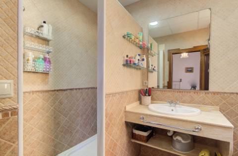 Moradia Térrea de 4 Quartos com 2ha em Local Privilegiado