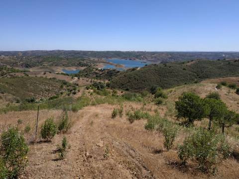 TERRENO RÚSTICO COM 20.000 M2 - VISTA LAGO - NO CERRO DO ENHO EM CASTRO MARIM - ALGARVE