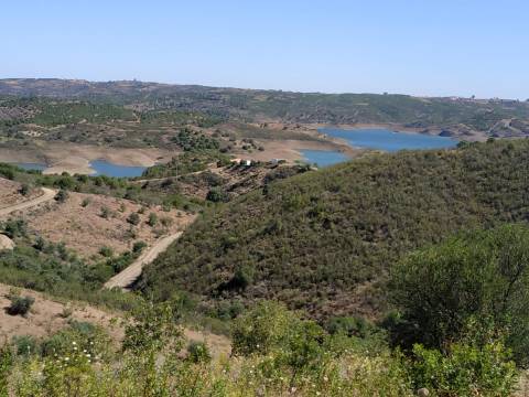 TERRENO RÚSTICO COM 20.000 M2 - VISTA LAGO - NO CERRO DO ENHO EM CASTRO MARIM - ALGARVE